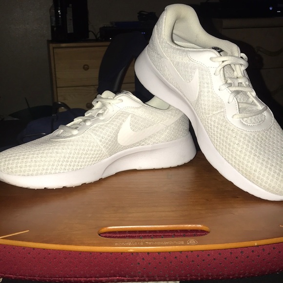 nike tanjun all white